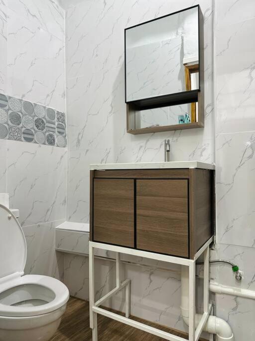 Megun 10 Duplex Apartment Банкок Екстериор снимка